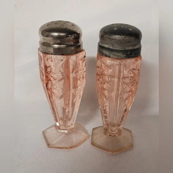 Vintage Pink Glass Salt and Pepper Shakers (109) - Picture 1 of 5